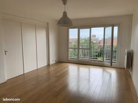 lille grand t3 avec cave balcon et parking fermé