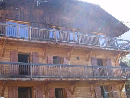 à louer : appartement f1 avec jardin à magland (entre cluses et sallanches)