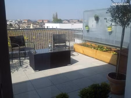 t3 dernier étage avec jolie terrasse