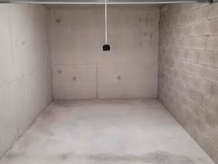 loue box/garage 15m2 en sous sol sécurisé 120e/mois cc