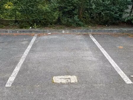 rare - parking sécurisé gare de meaux (4 min à pied)