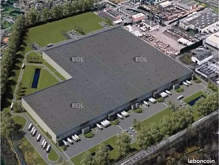 local logistique 42 162 m²