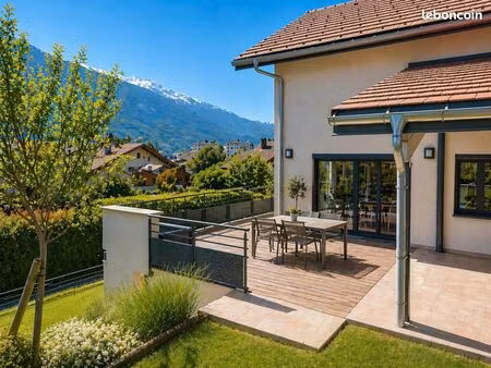 maison centre-ville avec terrasse vue montagnes + espace indépendant - prix ajusté