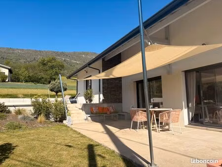 maison individuelle avec piscine