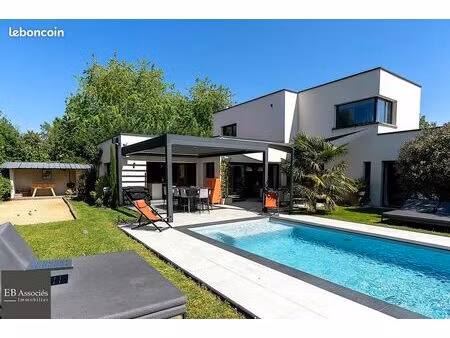maison 8 pièces 284 m²
