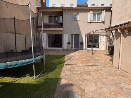 maison de ville coeur gratte-ciel