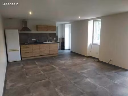 à louer – appartement t2 rénové de 50 m² à lamure-sur-azergues