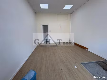 commerce 30 m²