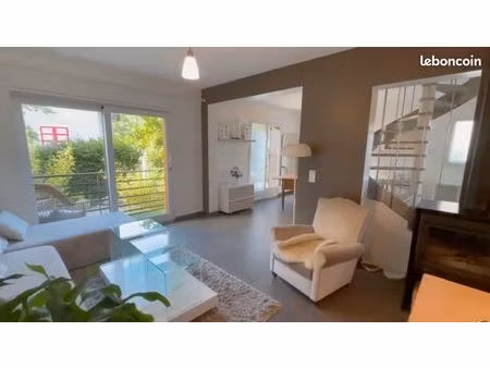 maison avec jardin à louer à pringy (annecy)