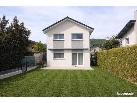 maison récente proche centre et lac