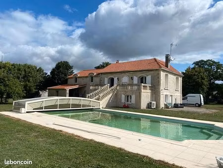 propriété 5 pièces 180 m²