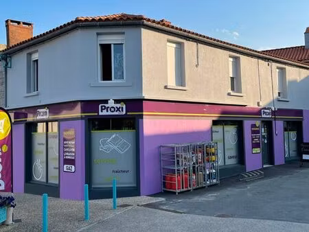 superette et bâtiment