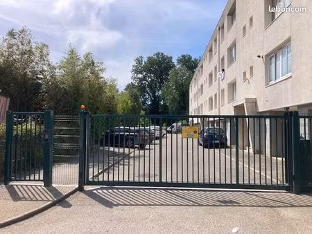 particulier loue garage