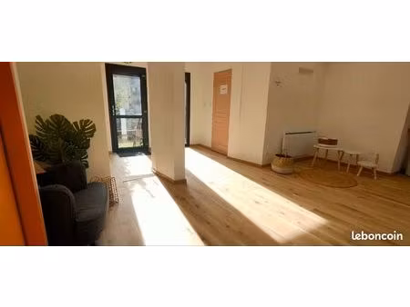 local professionnel commercial rénové avec goût