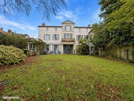 maison 10 pièces 240 m2