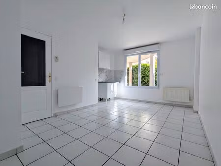 studio de 22m2 à louer - francheville 69340 - 650/mois charges comprises