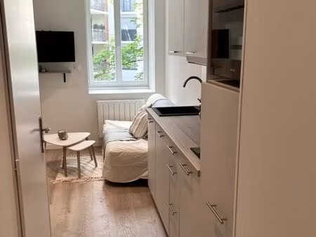 superbe studio meublé tout équipé à 200m du métro b