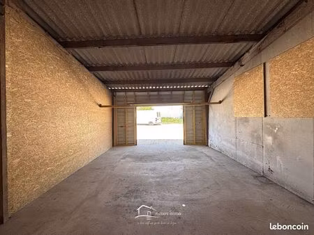 parking/box 1 pièce 38 m²