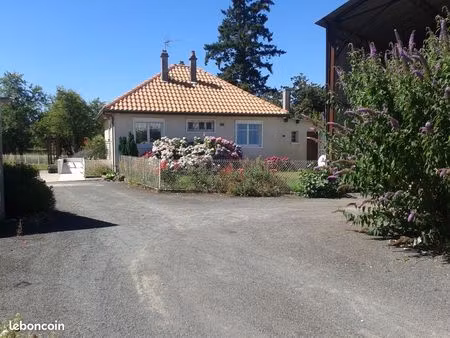 location maison 4 pièces avec jardin  garage  hangar  accès pmr