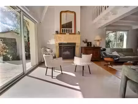 propriété 11 pièces 353 m²