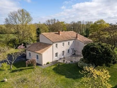 maison 230 m2 rénovée 2023 - dpe b - proche poitiers