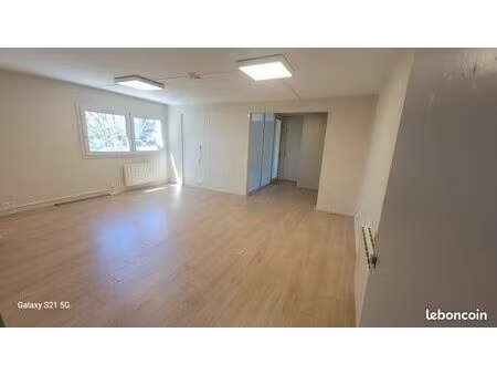 a louer bureau de 52 44 m²