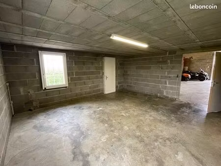 location entrepôt 90m2 denicé