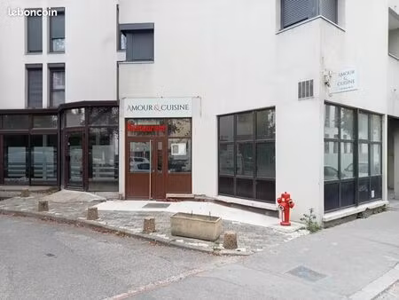 local commercial 136 m²