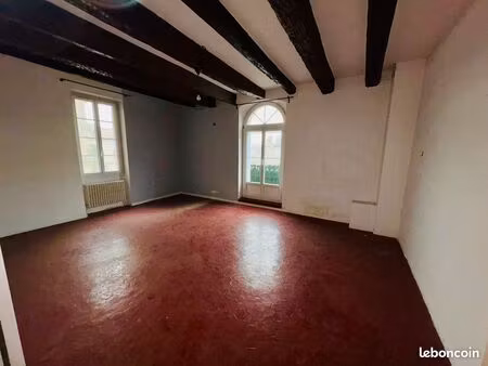 appartement en plateau 59 m² — poutres apparentes — courthézon