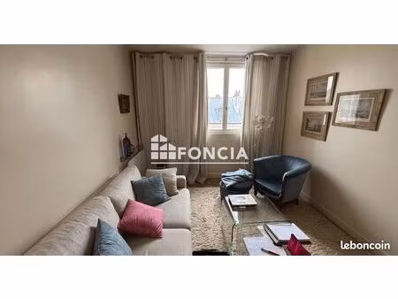 2 lots a vendre  immeuble ancien sans ascenceur  rue des reservoirs  pour investisseurs