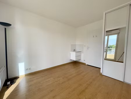 a louer - bureau avec espaces communs