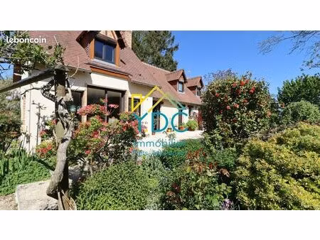 maison 8 pièces 162 m²