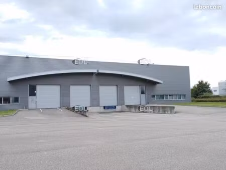 local bureaux 972 m²