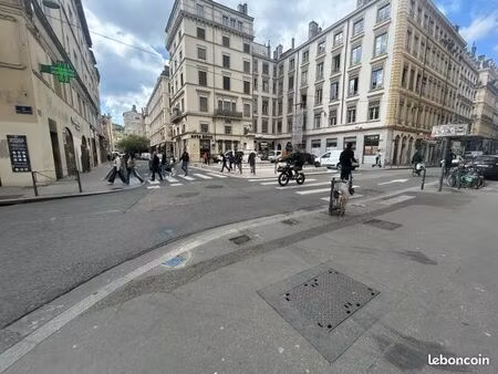 commerce informatique/multimédia 130 m²