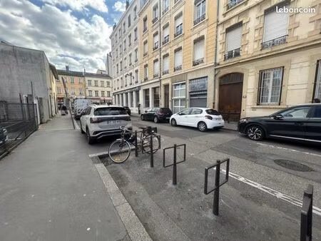 local commercial 597 m²