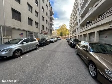 local commercial 597 m²