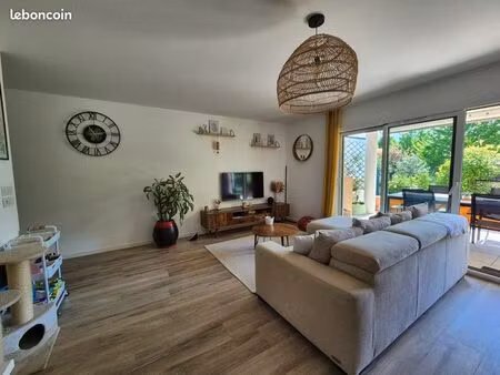 appartement traversant t4 de 91m2 avec terrasse et jardin