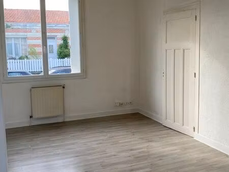 charmante maison de ville libre de suite