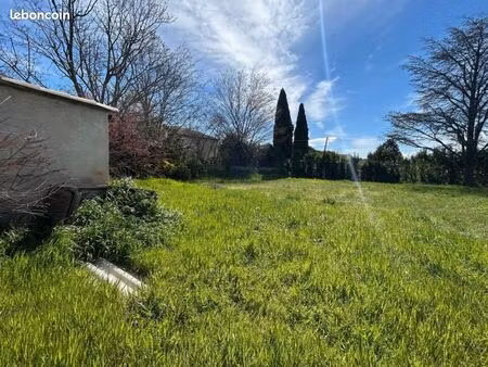 terrain 614 m² lauris