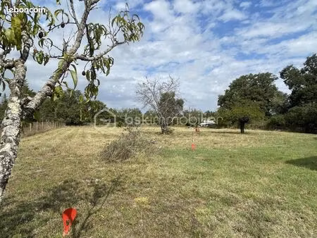 terrain 900 m² coufouleux