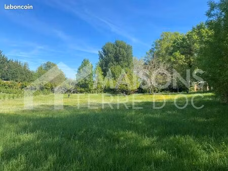 terrain 950 m² naves