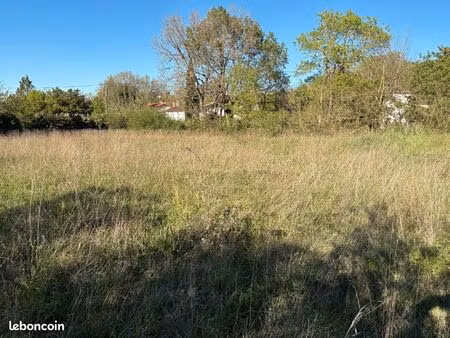 terrain 700 m² saix