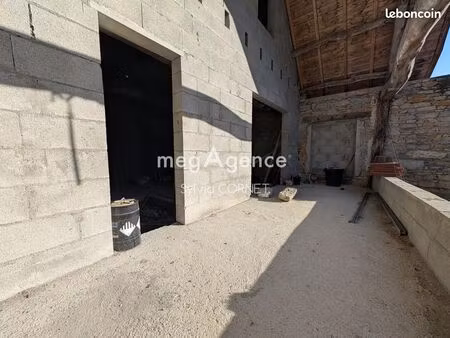 grange 2 pièces 80 m²