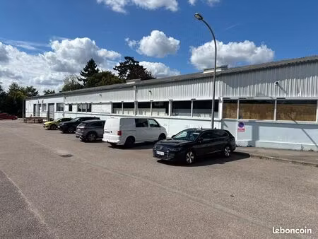 local industriel 690 m²