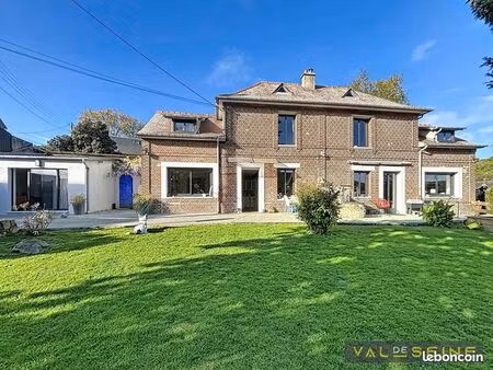 maison 8 pièces 204 m²