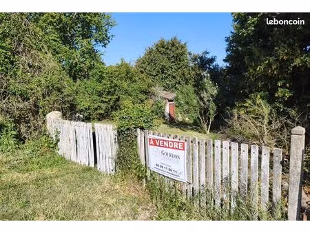 terrain 1920 m² lusignan