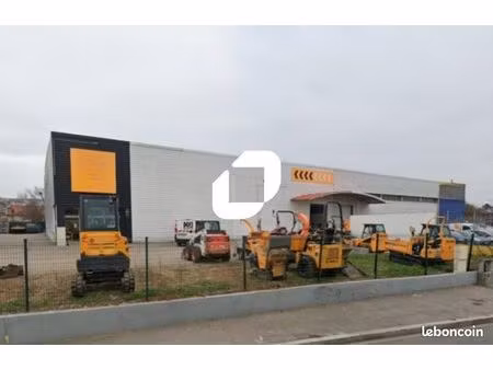 local d'activité 980 m²