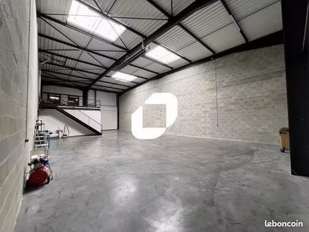 local d'activité 327 m²