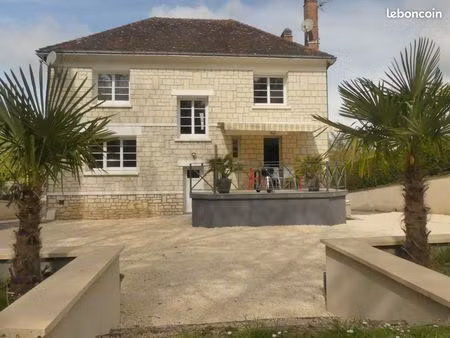 elégante maison familiale. calme et confort à la roche posay