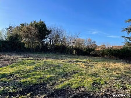 terrain 645 m2 chaleins lot c